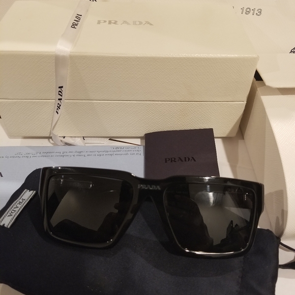 Prada Unisex Authentic Sunglasses from '22 season!!! Ray ban style - Picture 3 of 7